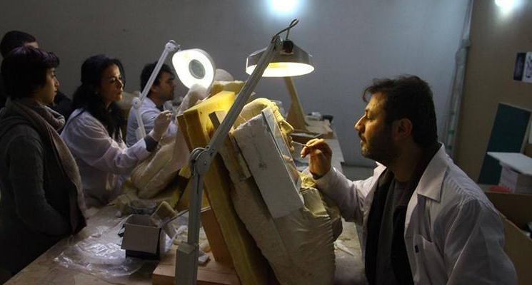 ترميم الآثار في متحف دمشق