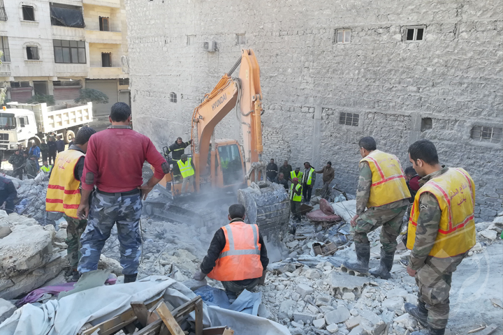 انهيار بناء سكني في حلب