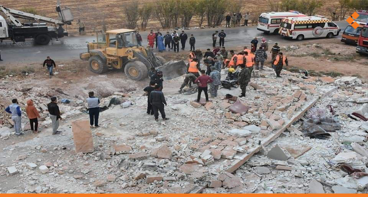 وفاة وإصابة عائلة كاملة بانهيار بناء طابقي بمدينة حماة