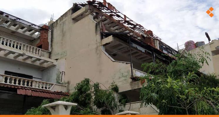 انهيار شرفة منزل في حي الزقزقانية بمدينة اللاذقية.. مجلس المدينة يكشف لـ"أثر" السبب